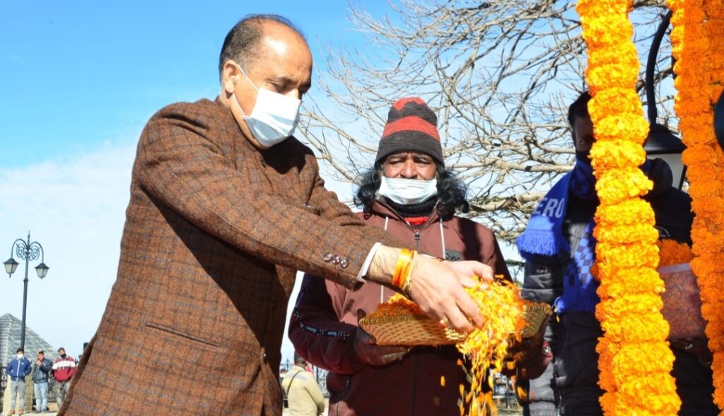 Chief Minister offers floral tributes to mark the Martyrs Day HIMACHAL HEADLINES