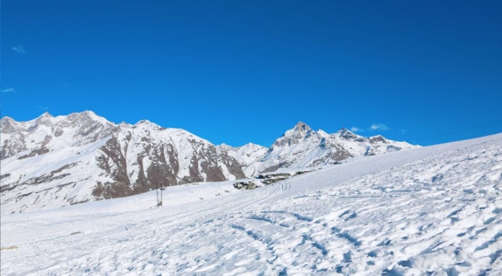 Manali, Kufri , Shimla  Dalhousie wrapped in snow HIMACHAL HEADLINES