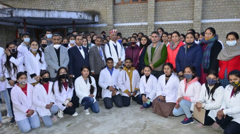 Governor visits Research Institute in Indian System of Medicine at Jogindernagar HIMACHAL HEADLINES