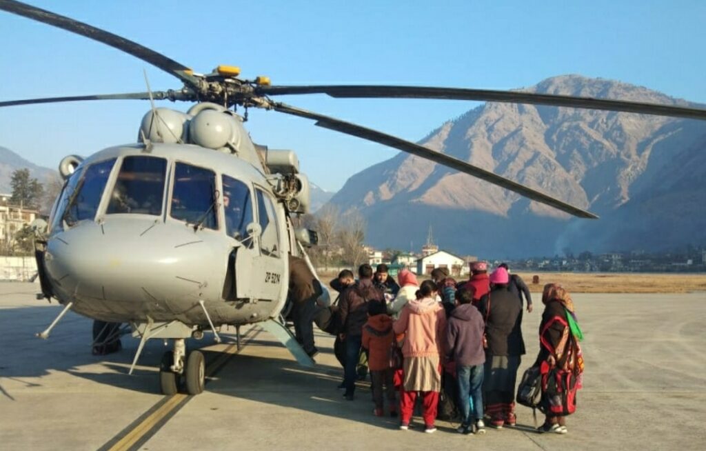 IAF Helicopter conducting rescue operation in Pangi Valley IAF Helicopter conducting rescue operation in Pangi Valley HIMACHAL HEADLINES