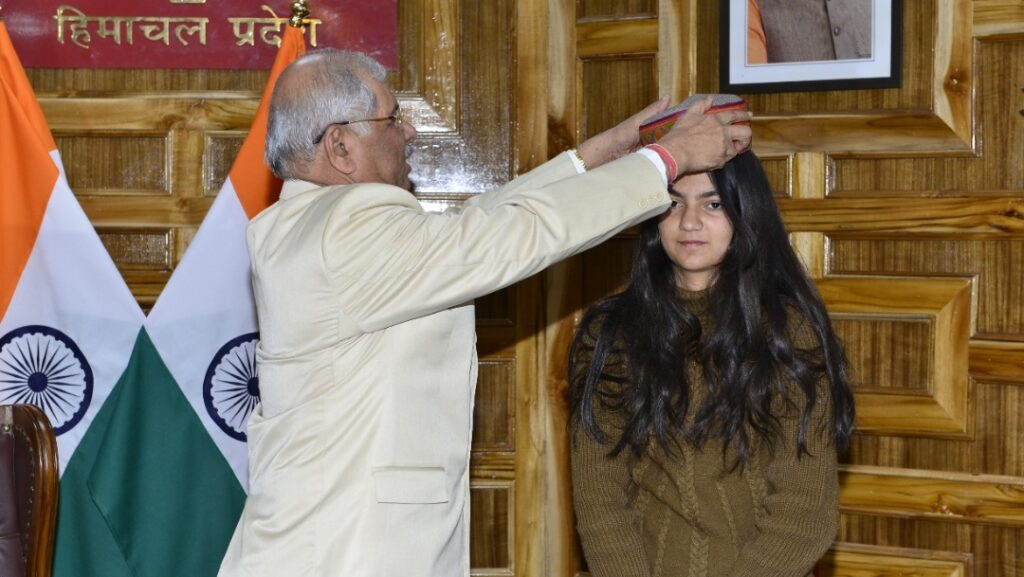 Governor honored National Child Award winner Shriya Lohia HIMACHAL HEADLINES