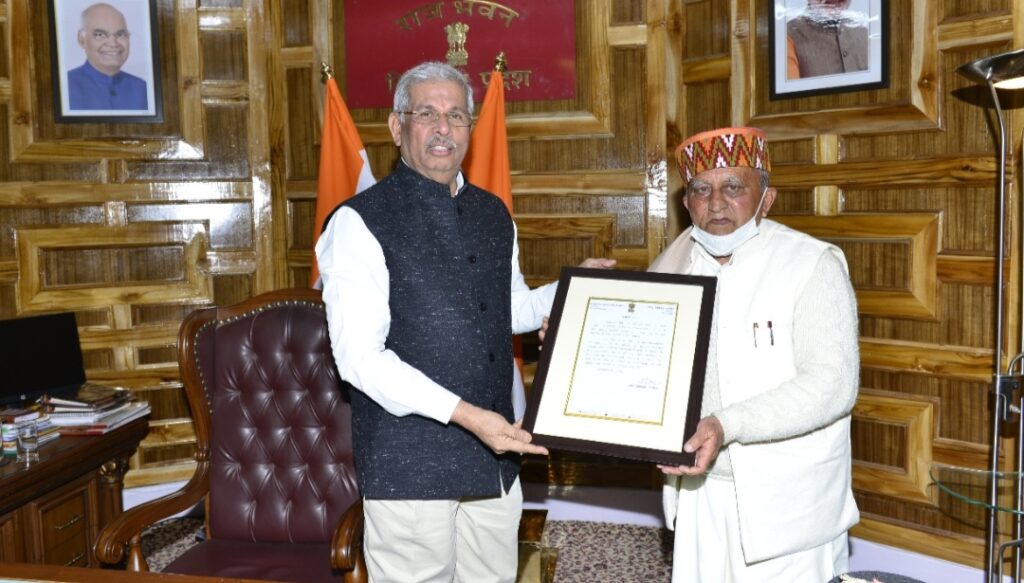 Governor honours Padmashree Vidyanand Saraik HIMACHAL HEADLINES