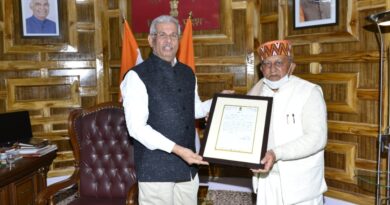 Governor honours Padmashree Vidyanand Saraik HIMACHAL HEADLINES