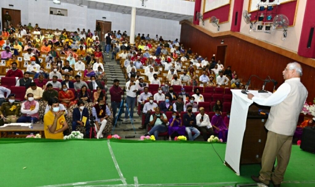 Governor presides over felicitation function organized by Kangra Against Covid-19 Working Group and NIFFA HIMACHAL HEADLINES