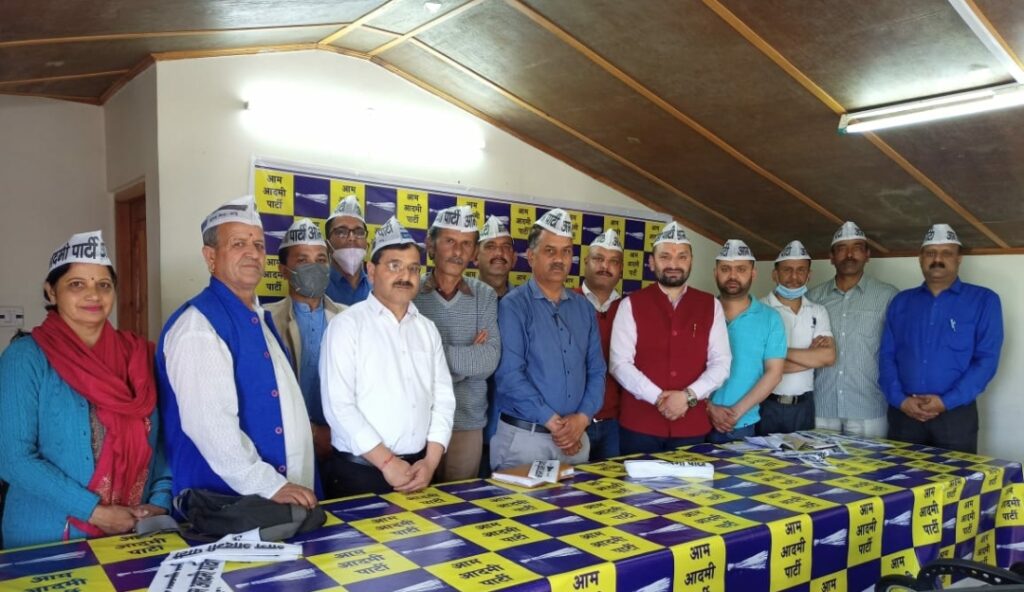 Many people in Summerhill Ward joined Aam Aadmi Party HIMACHAL HEADLINES
