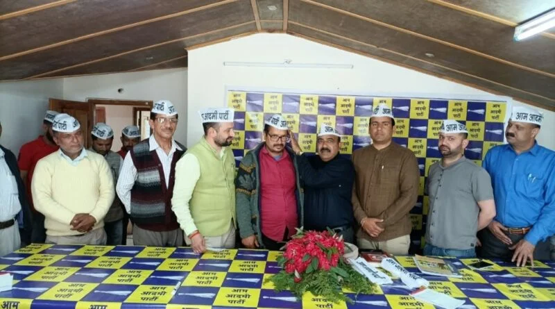 People across Himachal join AAP HIMACHAL HEADLINES