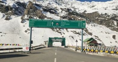 Snowbound Manali Leh road yet to be open HIMACHAL HEADLINES