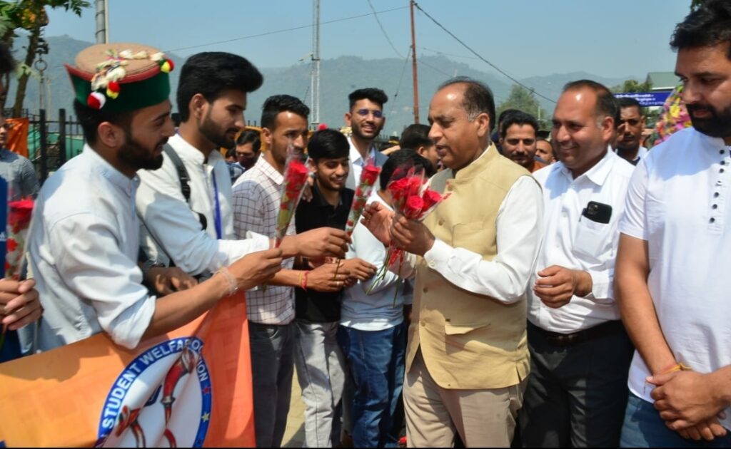 CM presides over Annual Prize Distribution Function of Vallabh College CM presides over Annual Prize Distribution Function of Vallabh College HIMACHAL HEADLINES