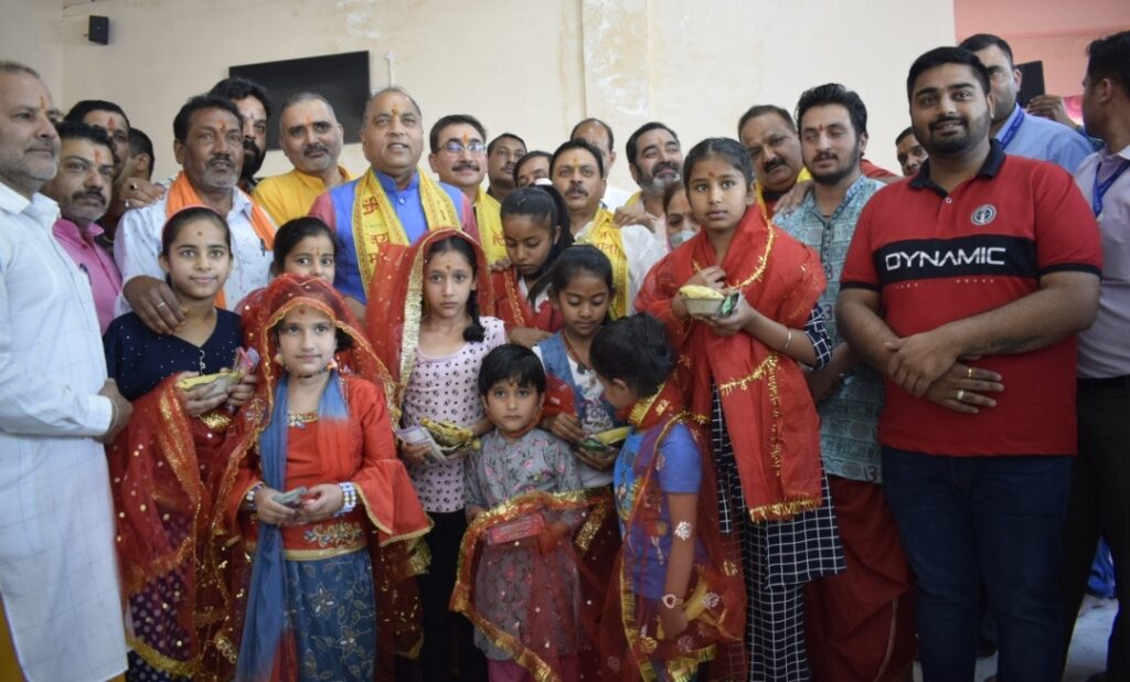 Chief Minister visits Radha Soami Satsang Beas Centre at Paraur Chief Minister visits Radha Soami Satsang Beas Centre at Paraur HIMACHAL HEADLINES
