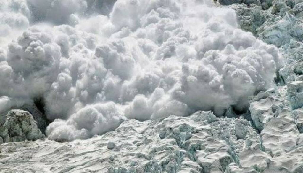 24 yrs girl die after falling down in an avalanche 24 yrs girl die after falling down in an avalanche HIMACHAL HEADLINES