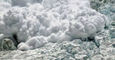 24 yrs girl die after falling down in an avalanche HIMACHAL HEADLINES