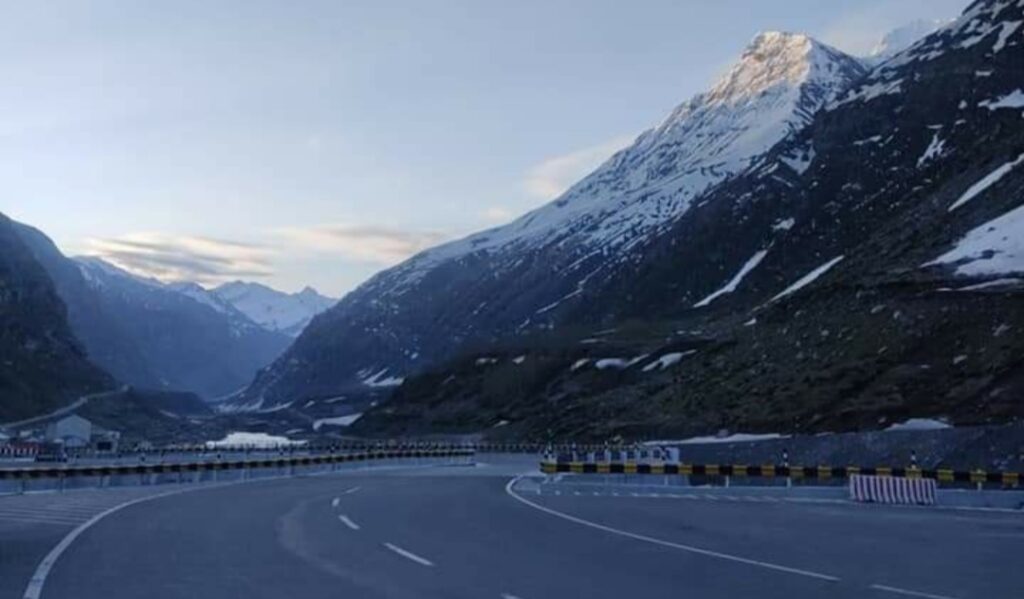 Weather may affect traffic on Manali-Leh HIMACHAL HEADLINES