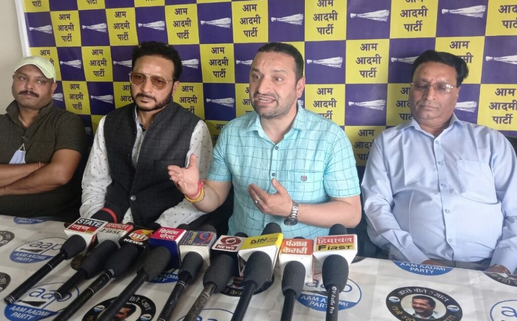Locks hanging in more than 500 schools, 26 schools closed in CM's home district , BJP made education system a joke : AAP HIMACHAL HEADLINES