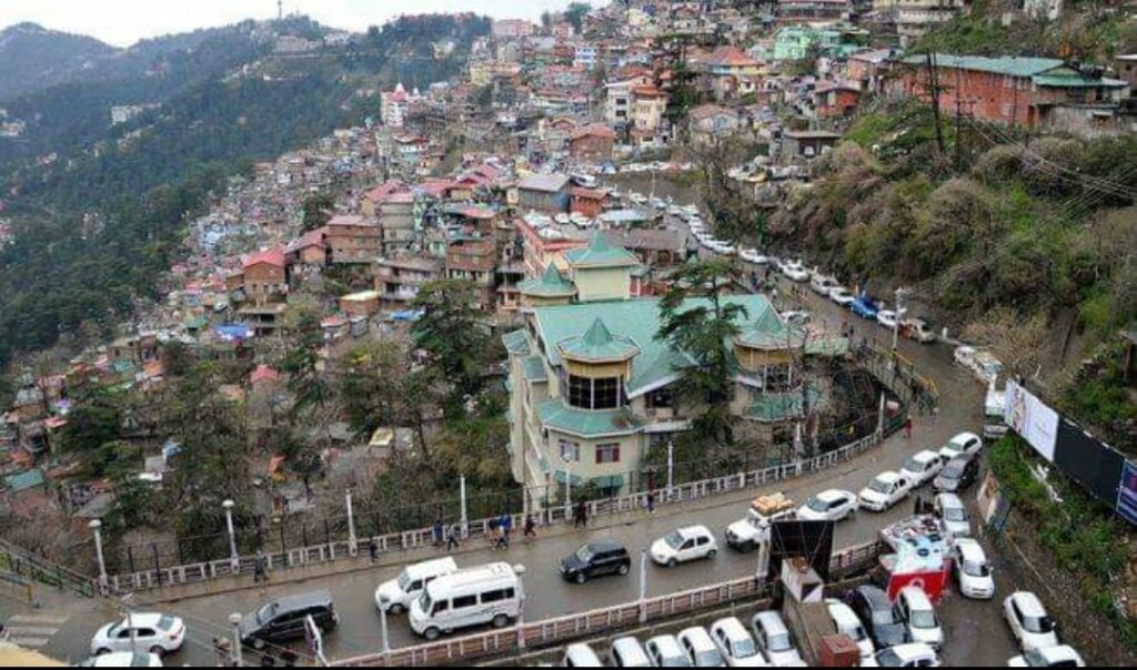 Poor managed traffic trap commuters in long Jam Poor managed traffic trap commuters in long Jam HIMACHAL HEADLINES