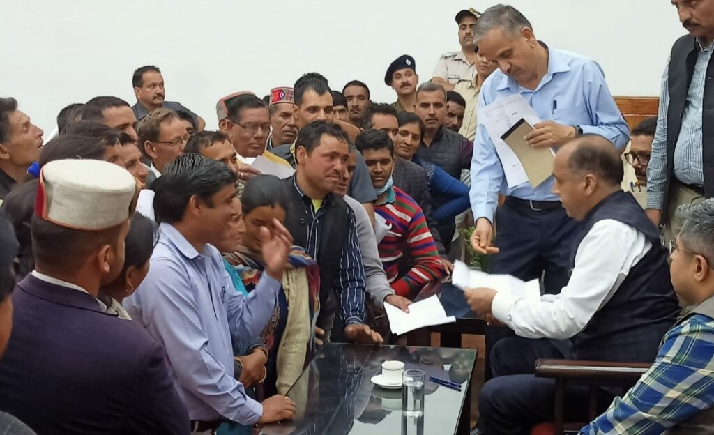 CM listens to public grievances at Thunag CM listens to public grievances at Thunag HIMACHAL HEADLINES