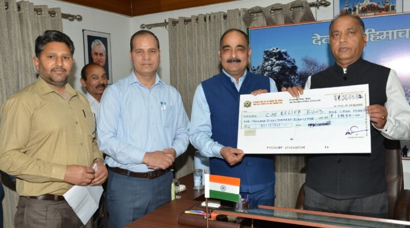 CM presented with cheque of Rs. 191881 towards CM Relief Fund HIMACHAL HEADLINES