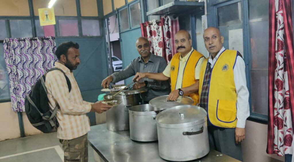 Lions club Shimla organised Langar at Kamla Nehru Hospital Lions club Shimla organised Langar at Kamla Nehru Hospital HIMACHAL HEADLINES