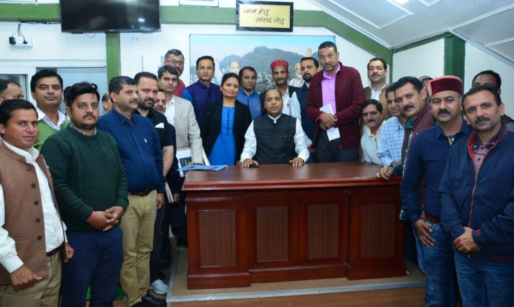 Deputation of Zila Parishad Employees/Officers Association call on CM Deputation of Zila Parishad Employees/Officers Association call on CM HIMACHAL HEADLINES
