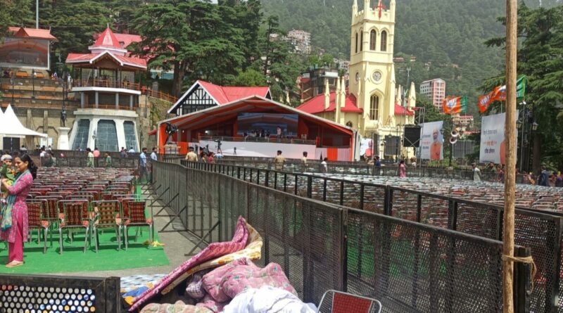 Tourist and locals suffering due to traffic barricades in Shimla HIMACHAL HEADLINES
