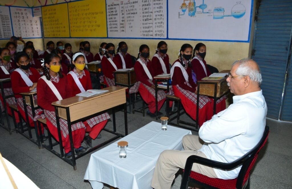 Governor interacts with students of GSSS Baldeyan HIMACHAL HEADLINES
