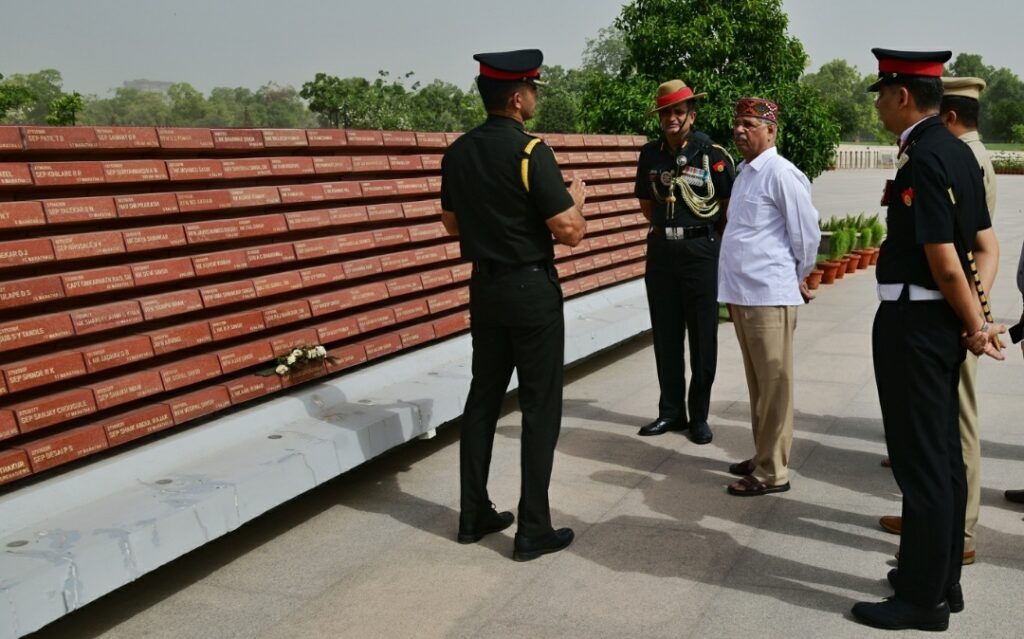 Governor visits National War Memorial Governor visits National War Memorial HIMACHAL HEADLINES