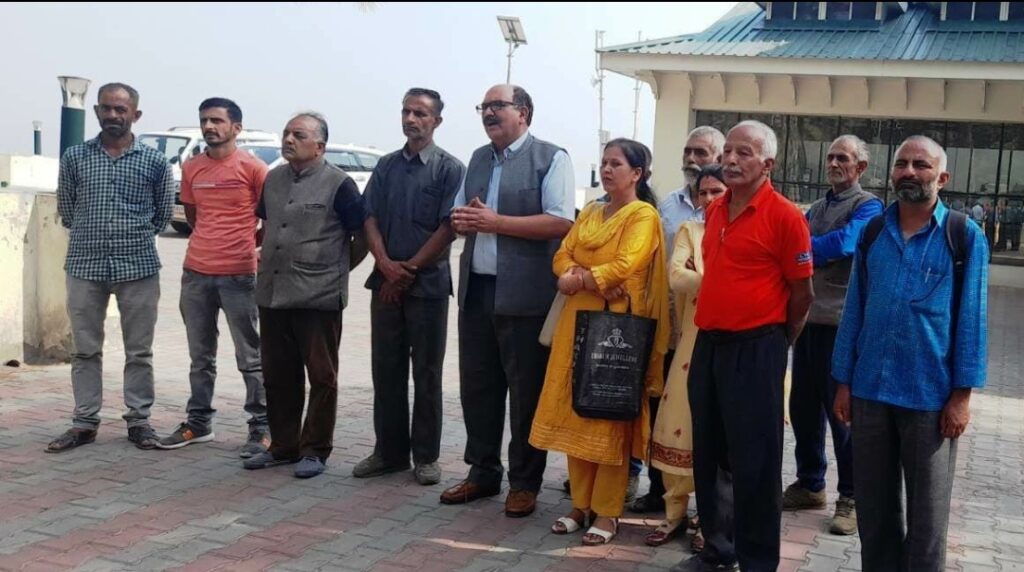 Selling of Farmers' water to Hotels, Kisan Sabha met the chief engineer  HIMACHAL HEADLINES