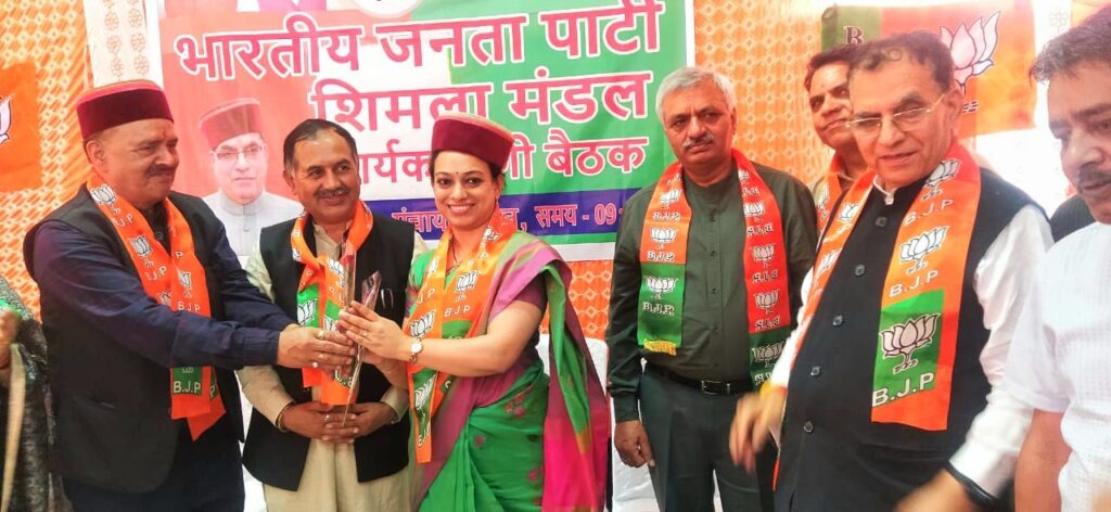 CPIM Councilor Shelly Sharma Joins BJP in Shimla mandal executive meet HIMACHAL HEADLINES