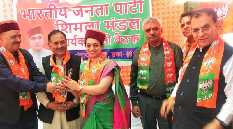 CPIM Councilor Shelly Sharma Joins BJP in Shimla mandal executive meet HIMACHAL HEADLINES