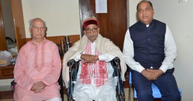 CM Calls on former Chief Minister Shanta Kumar HIMACHAL HEADLINES