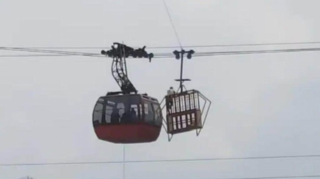 11 tourist standards in Timber Trail Resorts cable car at Parwanoo NDRF team rescue all passengers 11 tourist standards in Timber Trail Resorts cable car at Parwanoo NDRF team rescue all passengers HIMACHAL HEADLINES