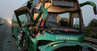 Volvo hit by truck, narrow escape of 37 passengers HIMACHAL HEADLINES