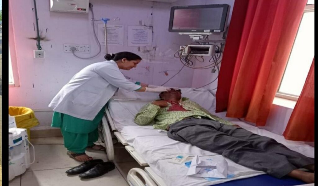 14 injured a pvt bus overturns on the road HIMACHAL HEADLINES