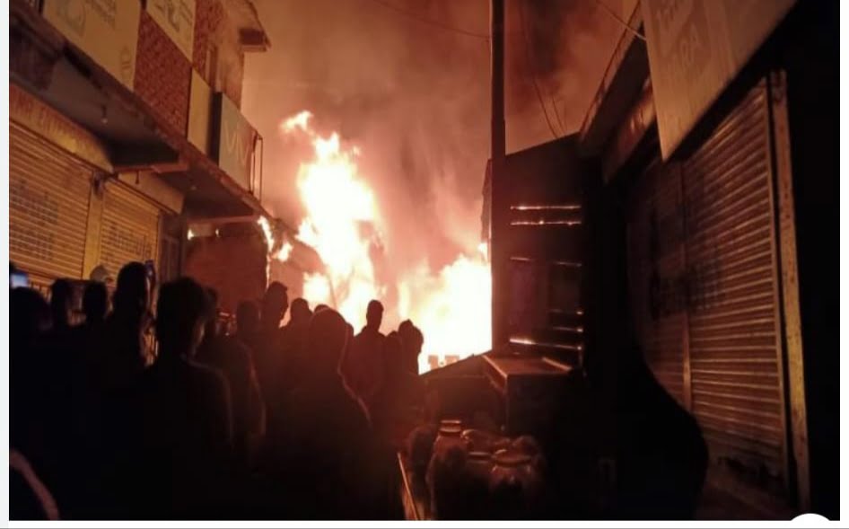 Seven shops gut in devastating fire Seven shops gut in devastating fire HIMACHAL HEADLINES