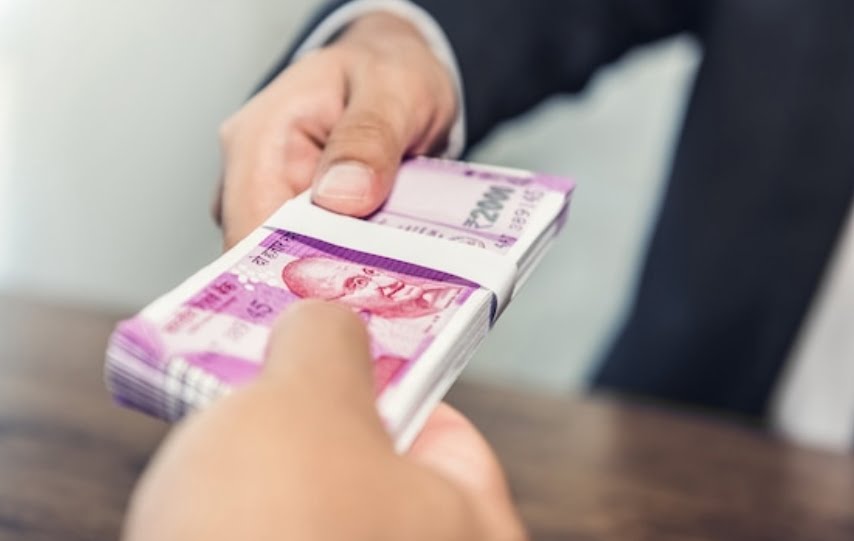 Solan MC Officials, contractor booked by vigilance HIMACHAL HEADLINES