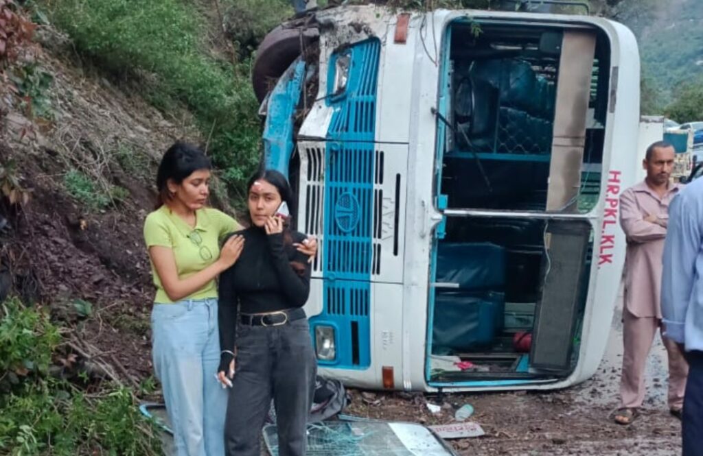 Many passengers suffered injuries HR Roadway bus overturns HIMACHAL HEADLINES