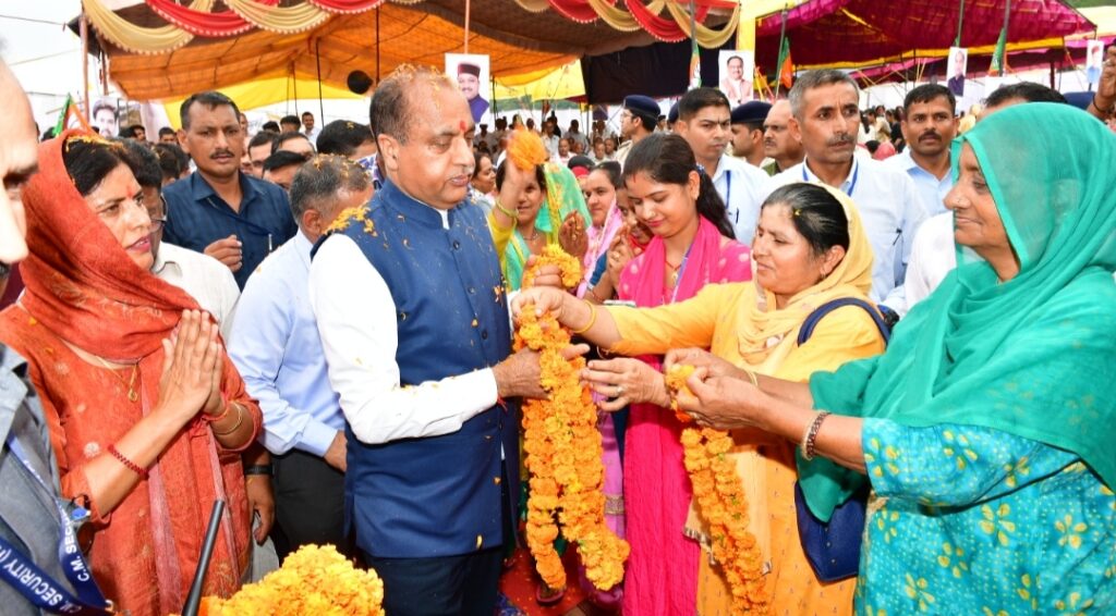 CM provides financial assistance of Rs. 1 lakh to Leela Devi HIMACHAL HEADLINES