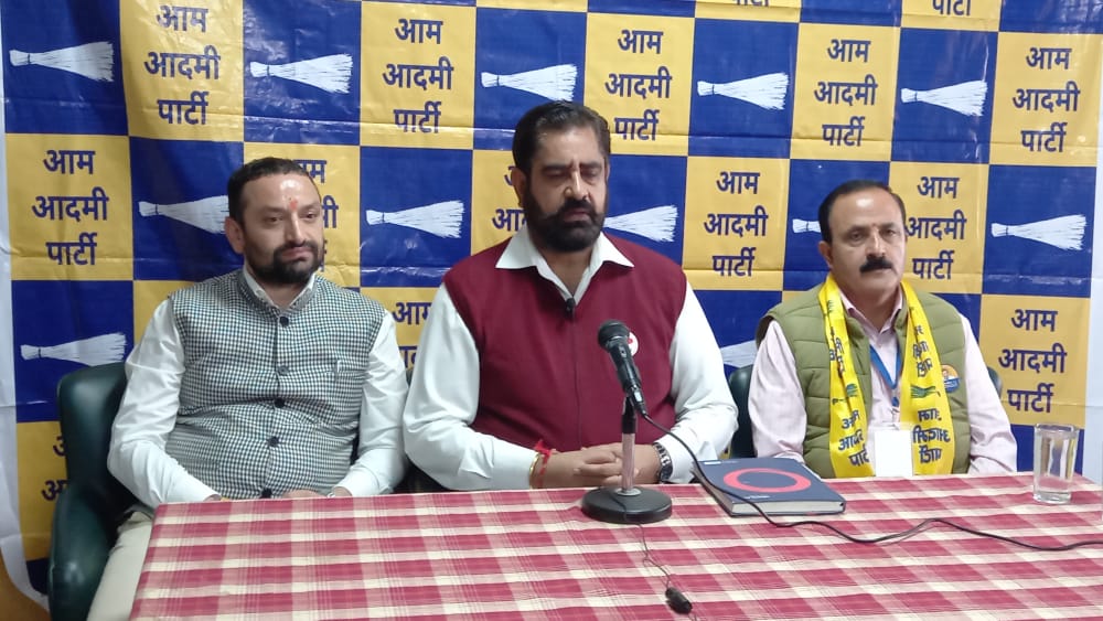 By increasing the support price of apple by 1 rupee, the government made a joke with the gardeners : AAP HIMACHAL HEADLINES