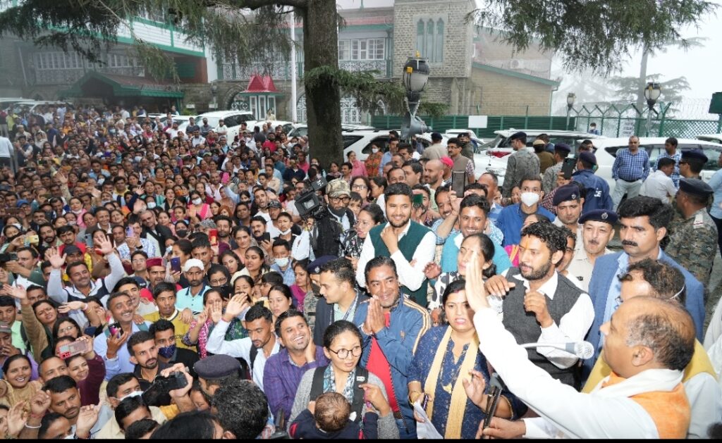 Delegation of SMC teachers calls on CM Delegation of SMC teachers calls on CM HIMACHAL HEADLINES