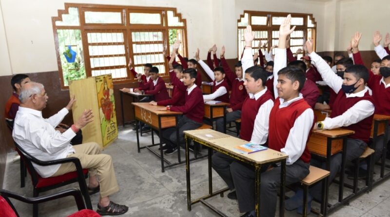 Governor interacts with students of Saraswati Vidya Mandir at Shimla HIMACHAL HEADLINES