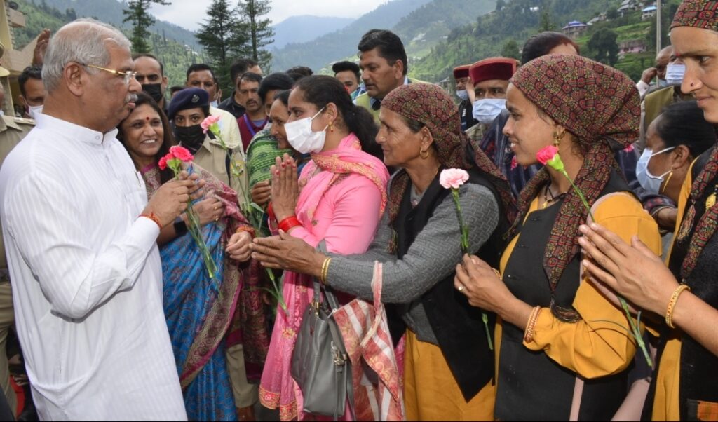 Governor interacts with Mahila Mandals of Thunag area in district Mandi HIMACHAL HEADLINES