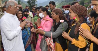 Governor interacts with Mahila Mandals of Thunag area in district Mandi HIMACHAL HEADLINES