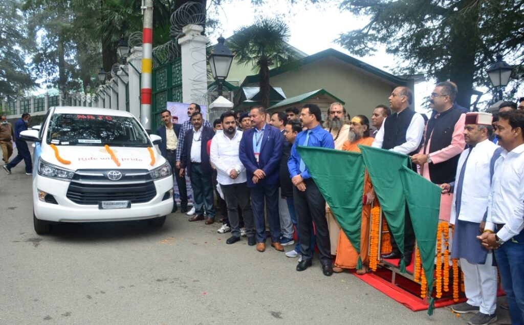 CM dedicates 18 new taxis worth Rs 2.91 crore to the residents of Shimla under Ride with Pride HIMACHAL HEADLINES