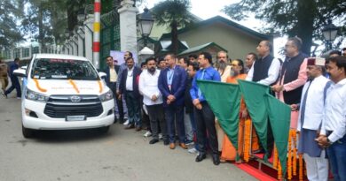 CM dedicates 18 new taxis worth Rs 2.91 crore to the residents of Shimla under Ride with Pride HIMACHAL HEADLINES