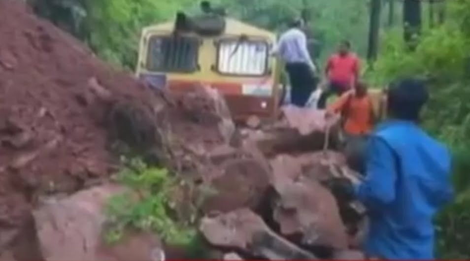 Landslide disrupts movement of train Kalka -Shimla Railway Landslide disrupts movement of train Kalka -Shimla Railway HIMACHAL HEADLINES