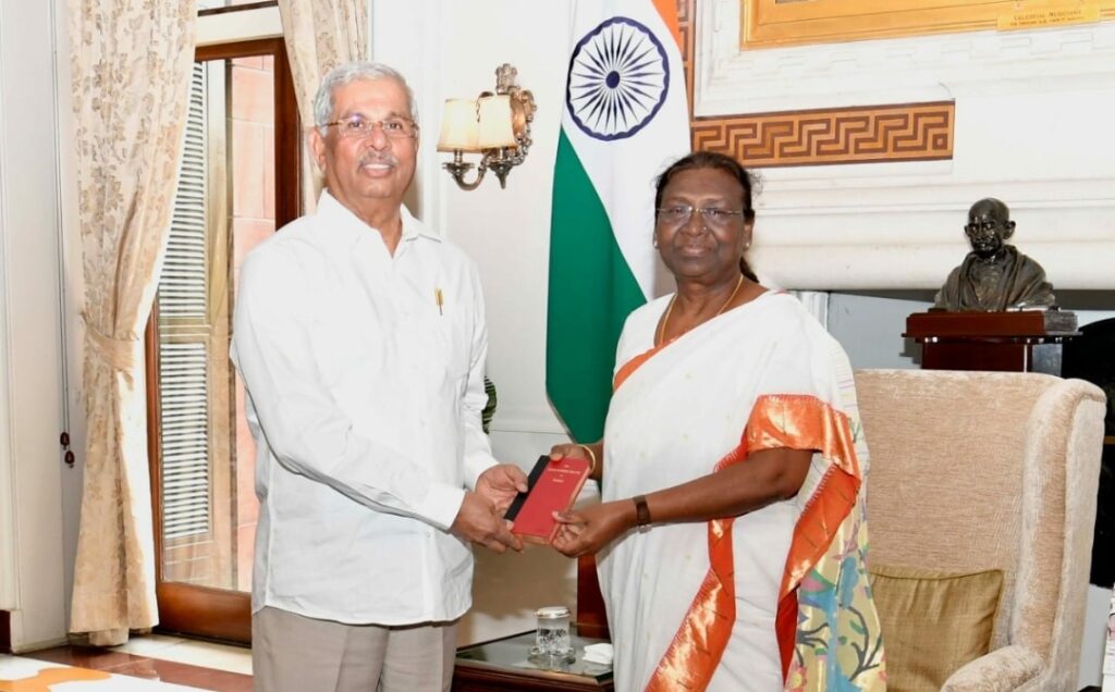 Himachal Governor calls on President of India HIMACHAL HEADLINES