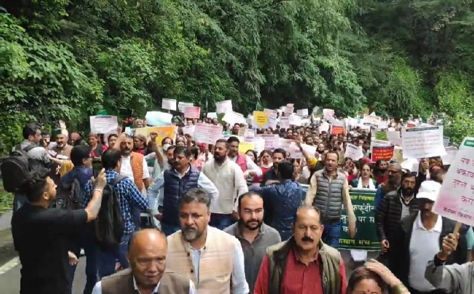 Govt promise to resolve Apple growers demands after Protest HIMACHAL HEADLINES
