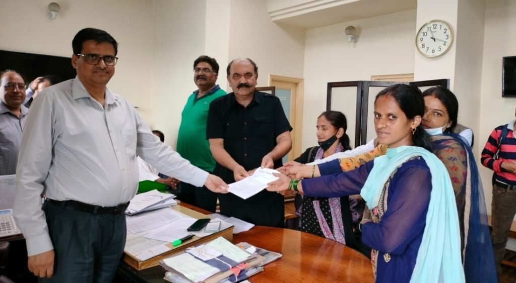 Delegation led by Dr. Kuldeep Tanwar met Chief Engineer PWD on various issues of Baldeyan Panchayat HIMACHAL HEADLINES