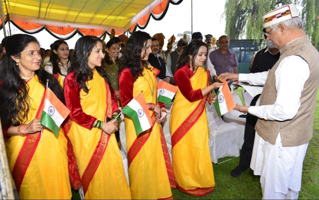 Governor unfurls National Flag on 76th Independence Day at Raj Bhavan HIMACHAL HEADLINES