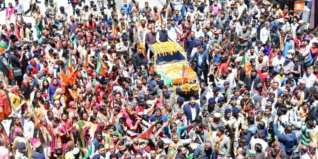CM inaugurates and lays foundation stones of 19 developmental projects worth Rs. 82 crore in Theog CM inaugurates and lays foundation stones of 19 developmental projects worth Rs. 82 crore in Theog HIMACHAL HEADLINES