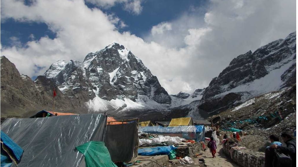 Manimahesh Yatra Halted as Nature Turns Hostile: Devotees Stranded, Two Lives Lost Manimahesh Yatra Halted as Nature Turns Hostile: Devotees Stranded, Two Lives Lost HIMACHAL HEADLINES